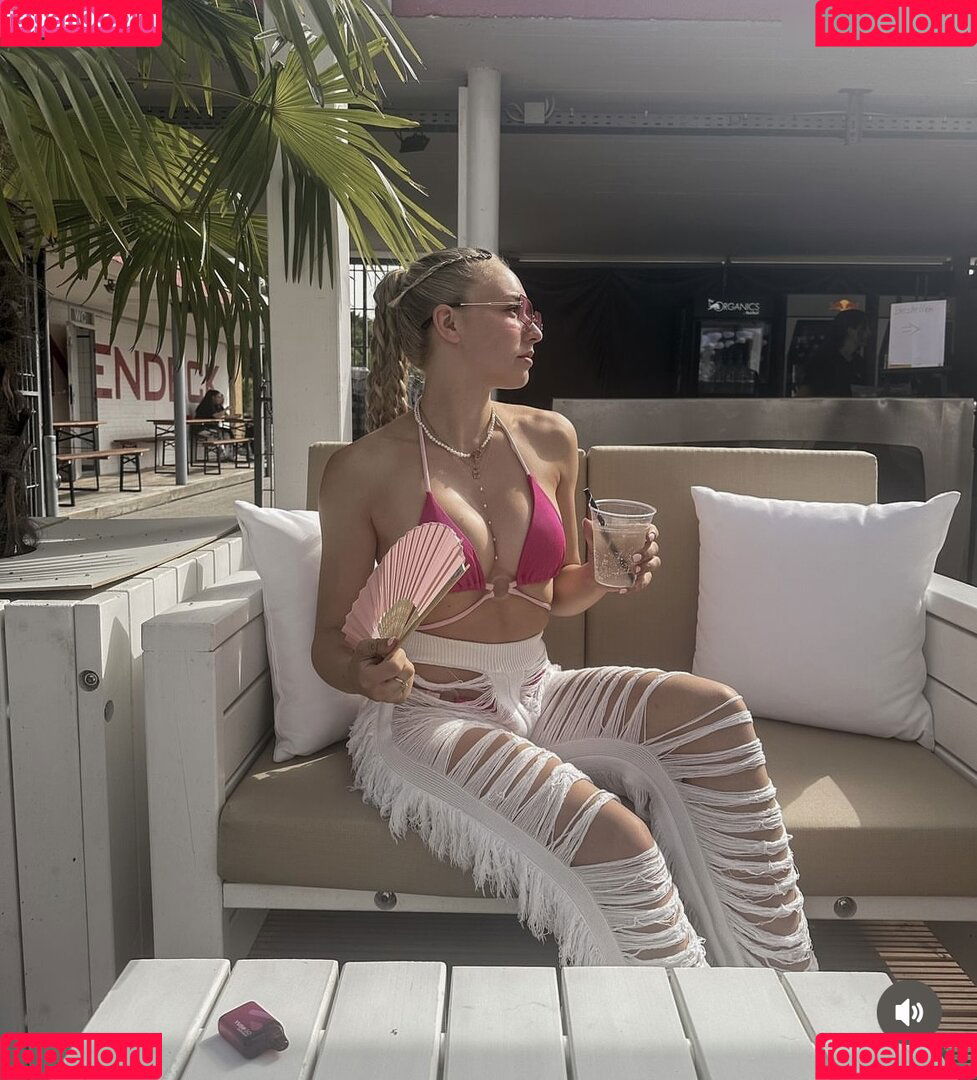 laura__pkr Onlyfans Photo Gallery 