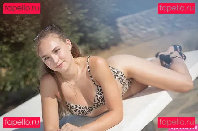 laura__pkr Onlyfans Photo Gallery 