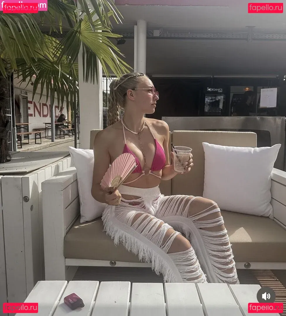 laura__pkr Onlyfans Photo Gallery 