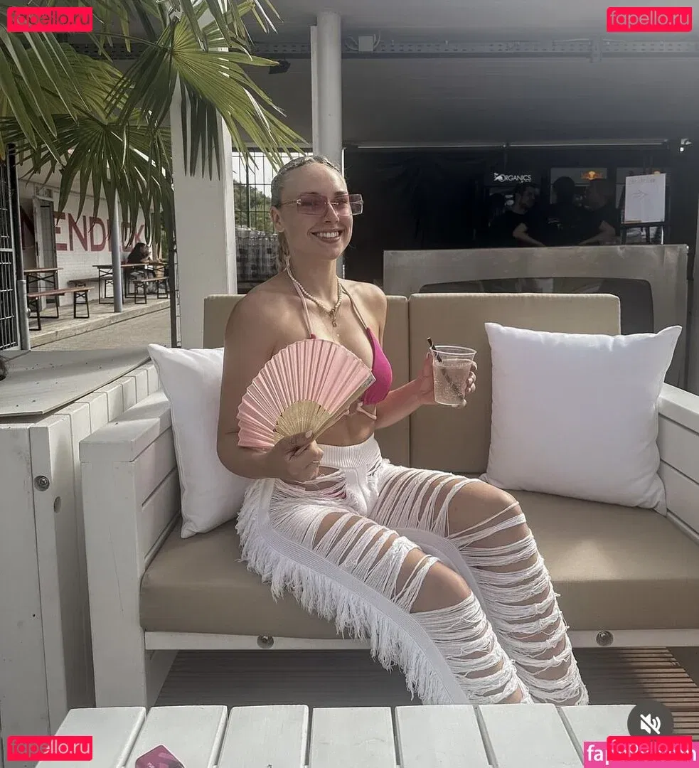 laura__pkr Onlyfans Photo Gallery 