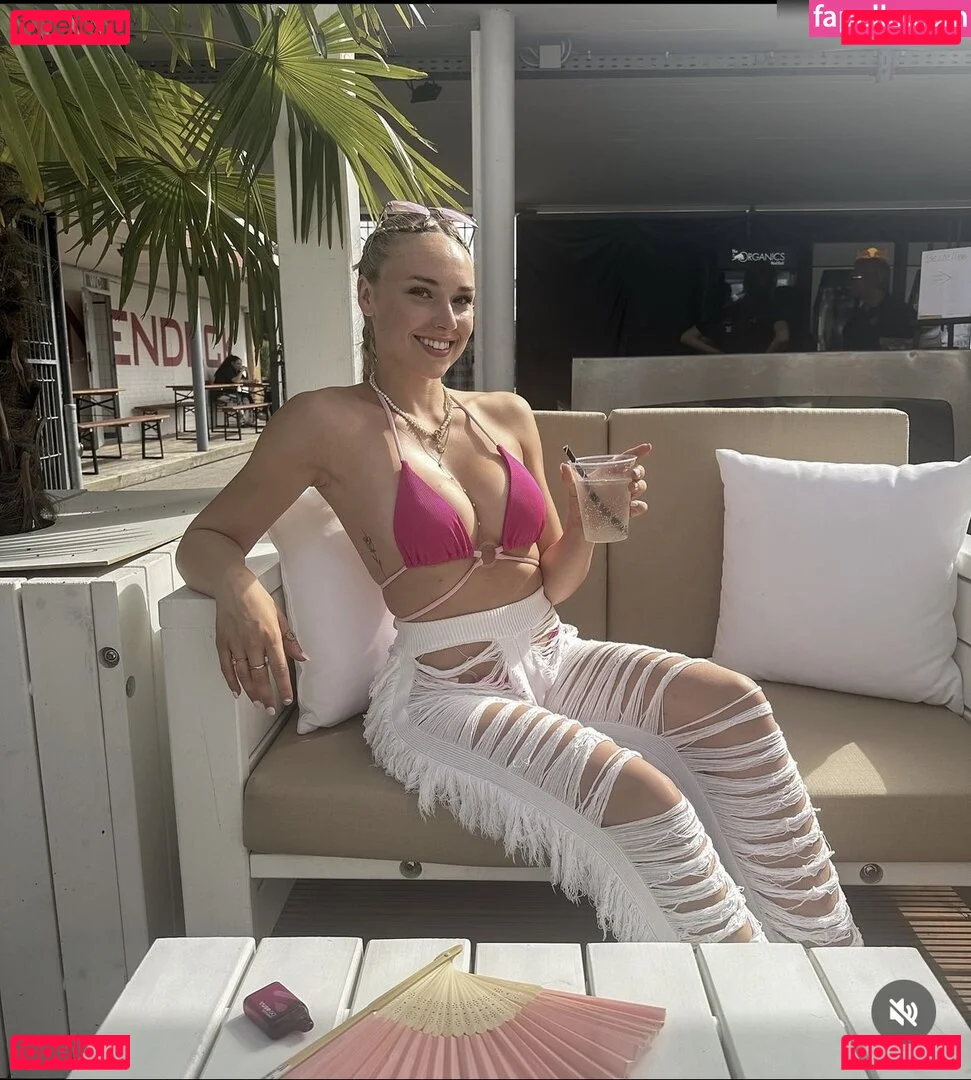 laura__pkr Onlyfans Photo Gallery 