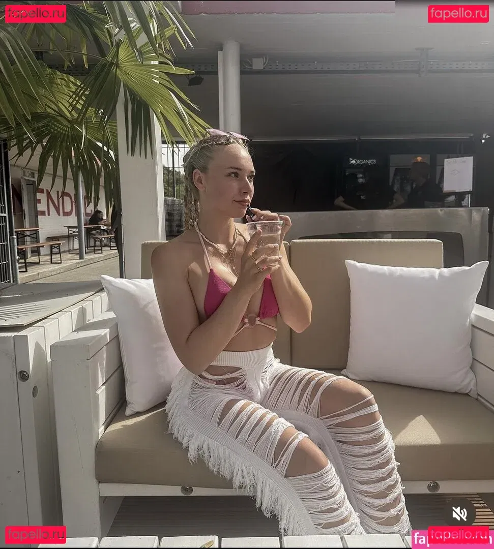 laura__pkr Onlyfans Photo Gallery 