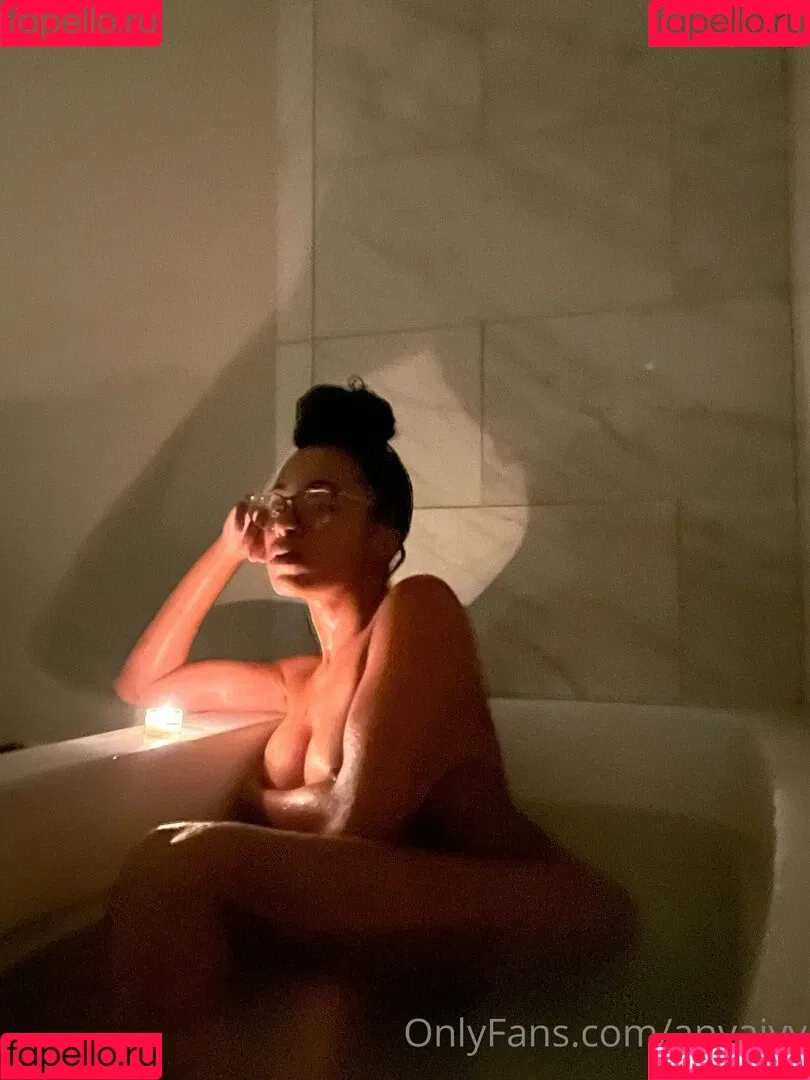Anya Ivy Onlyfans Photo Gallery 