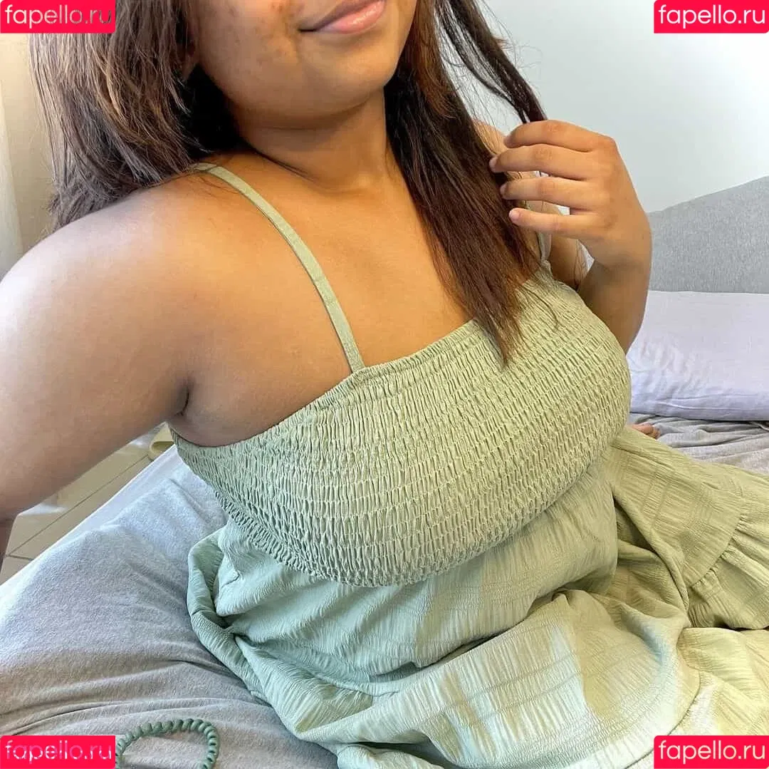 itsmezaraxx Onlyfans Photo Gallery 