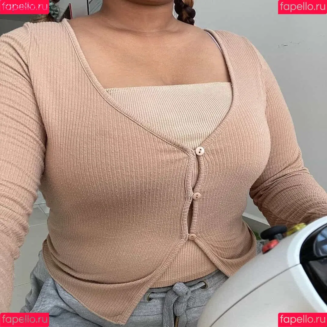 itsmezaraxx Onlyfans Photo Gallery 