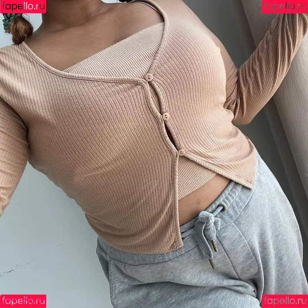 itsmezaraxx Onlyfans Photo Gallery 