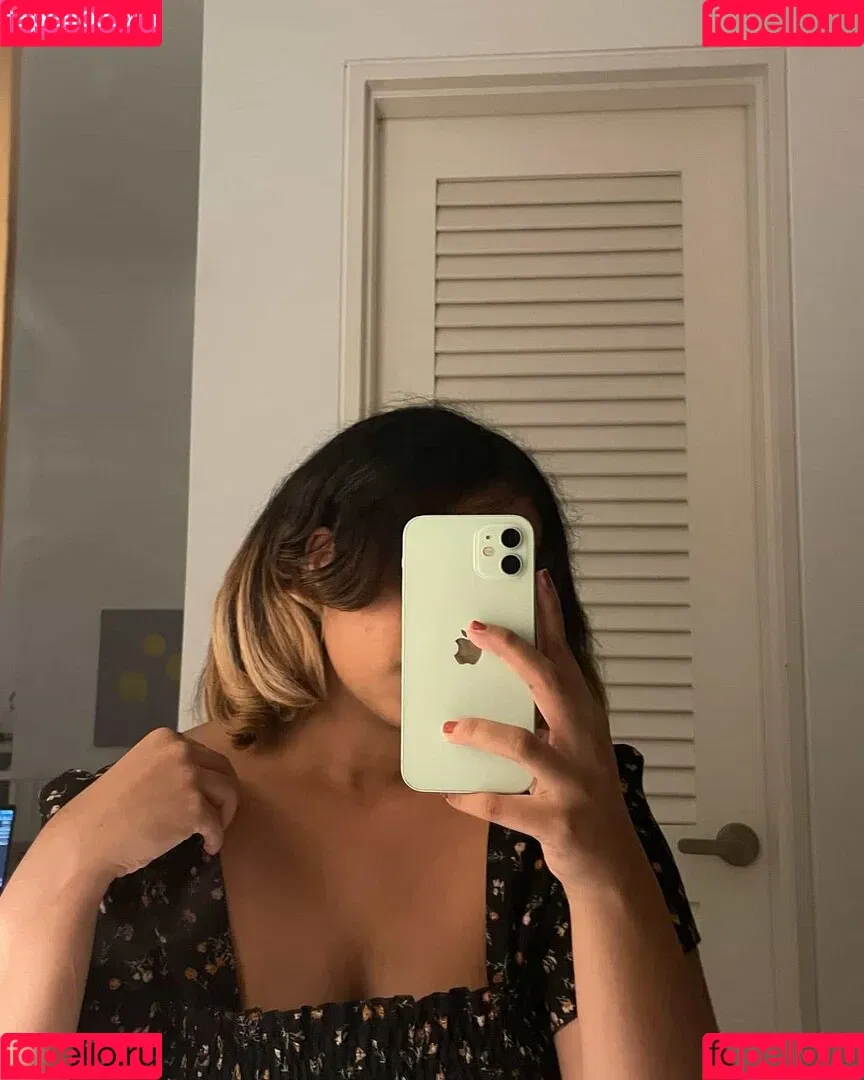 itsmezaraxx Onlyfans Photo Gallery 