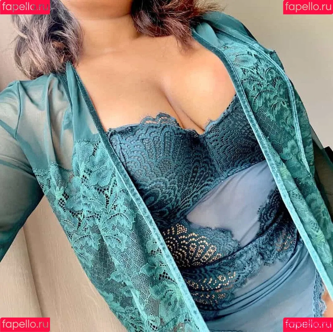 itsmezaraxx Onlyfans Photo Gallery 
