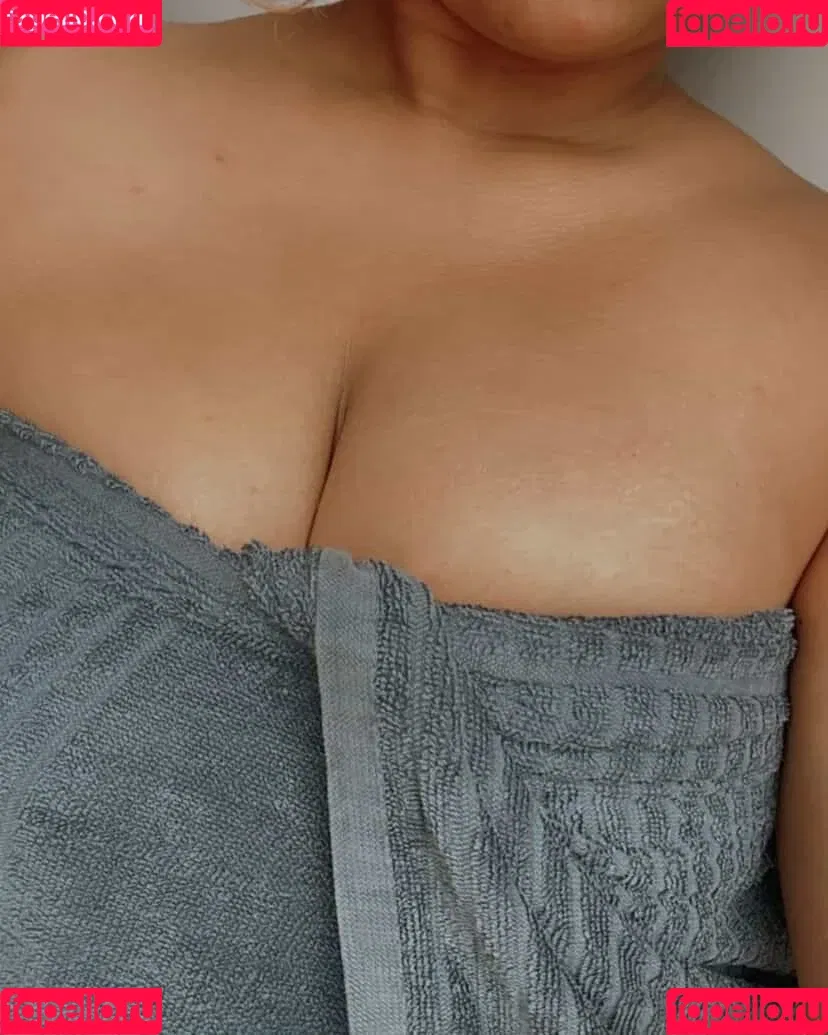 itsmezaraxx Onlyfans Photo Gallery 