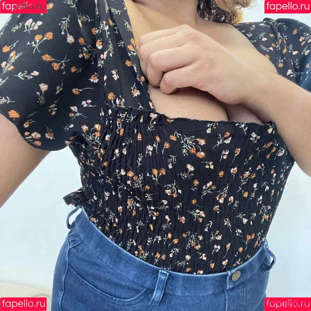 itsmezaraxx Onlyfans Photo Gallery 
