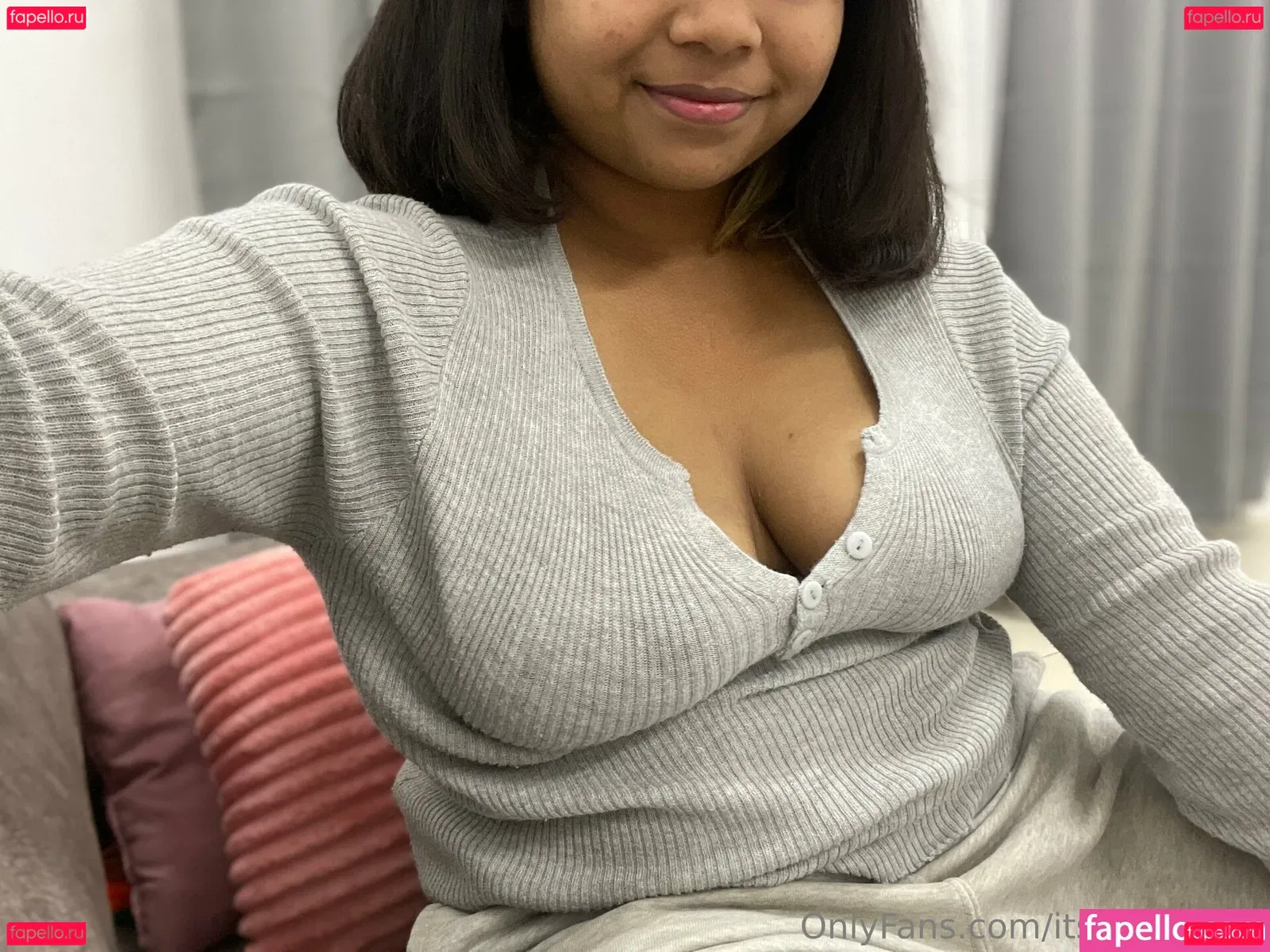 itsmezaraxx Onlyfans Photo Gallery 