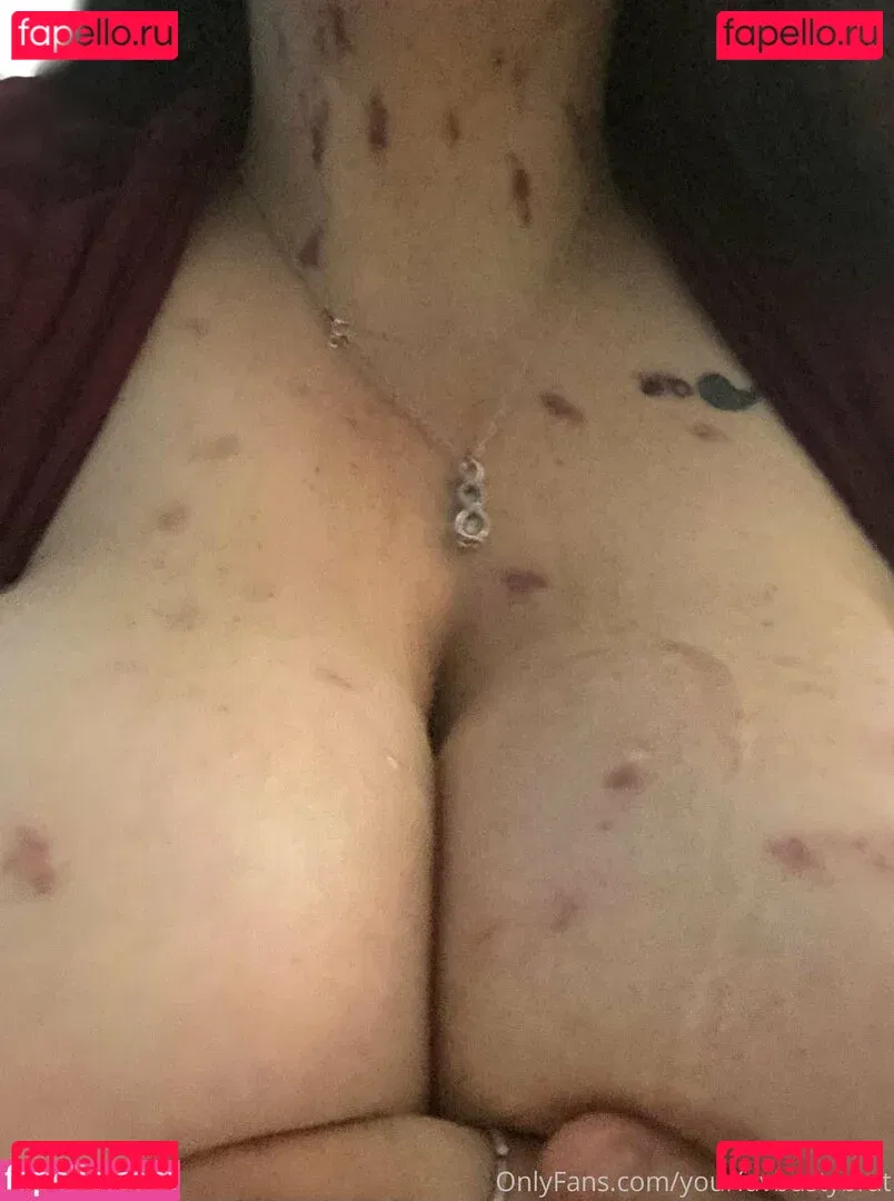 yourfavbustybrat Onlyfans Photo Gallery 
