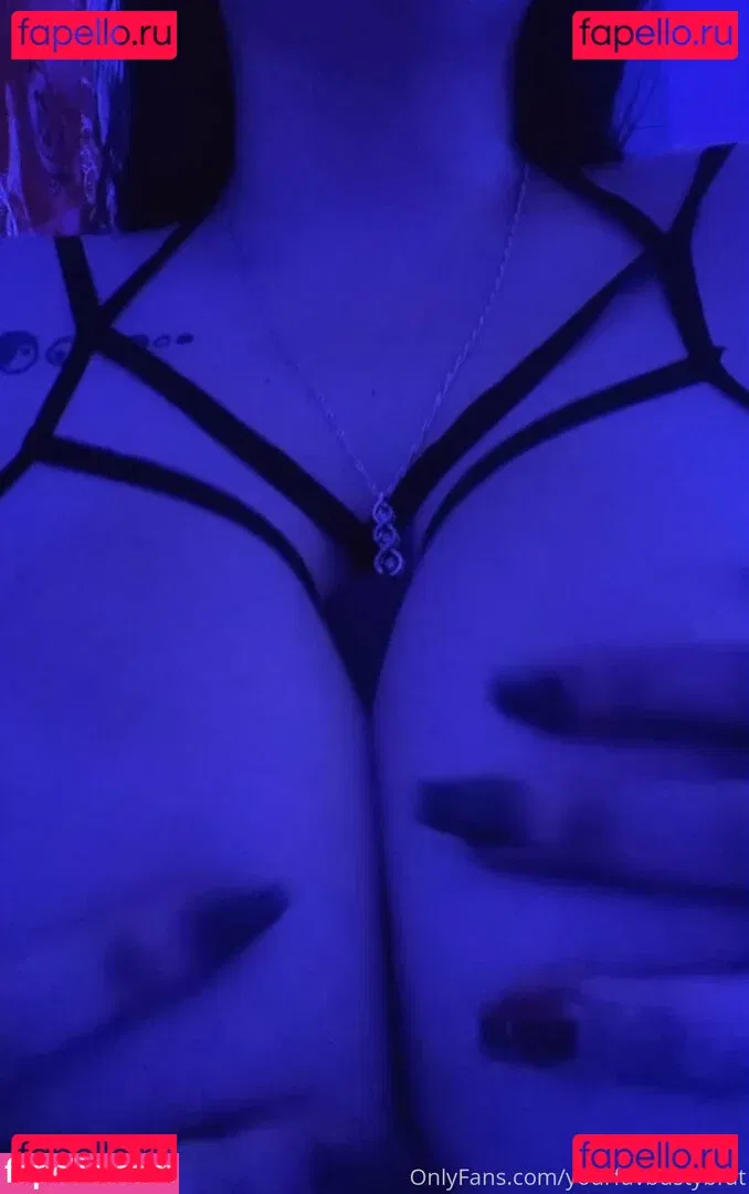 yourfavbustybrat Onlyfans Photo Gallery 