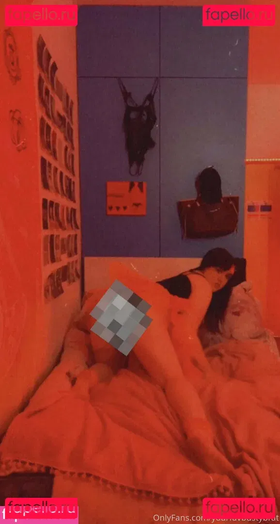yourfavbustybrat Onlyfans Photo Gallery 