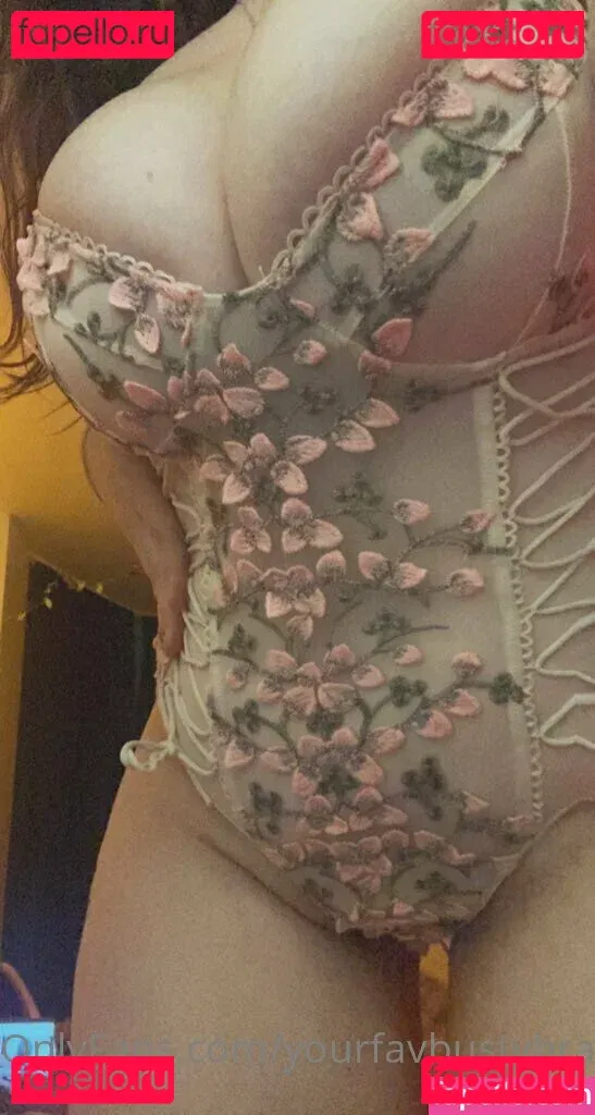 yourfavbustybrat Onlyfans Photo Gallery 