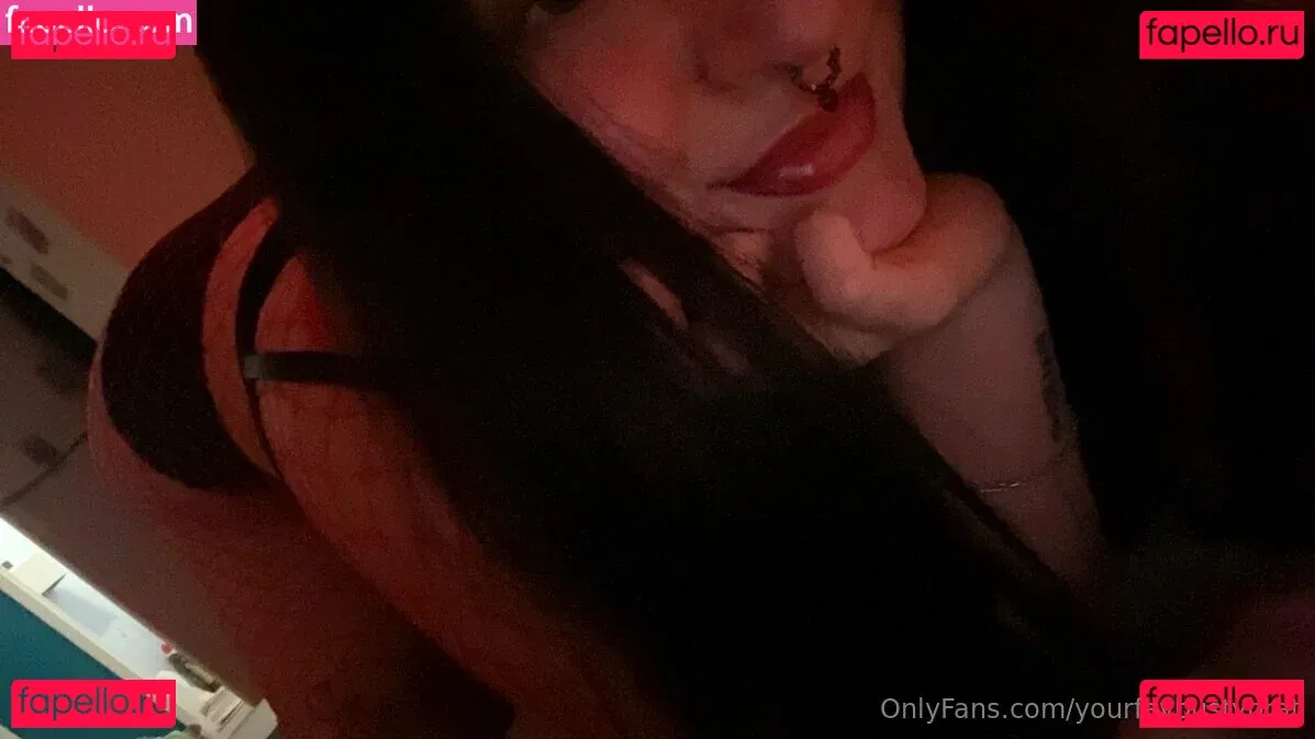 yourfavbustybrat Onlyfans Photo Gallery 