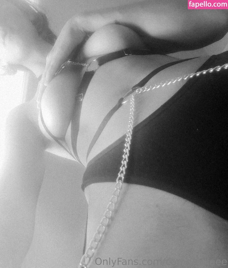 camomilleee Onlyfans Photo Gallery 