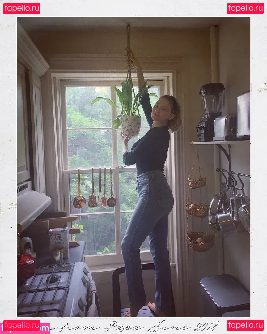 Haley Bennett Onlyfans Photo Gallery 