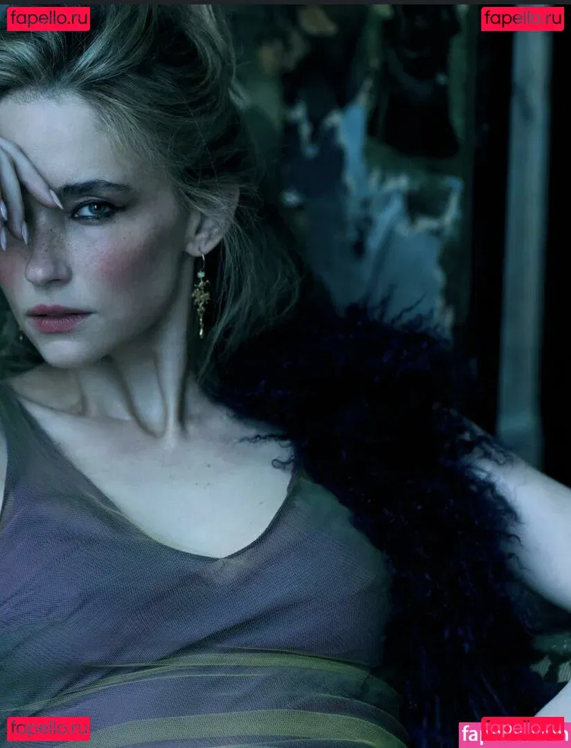 Haley Bennett Onlyfans Photo Gallery 