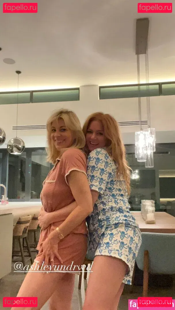 Isla Fisher Onlyfans Photo Gallery 