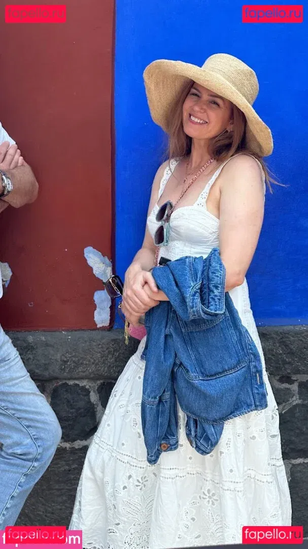 Isla Fisher Onlyfans Photo Gallery 