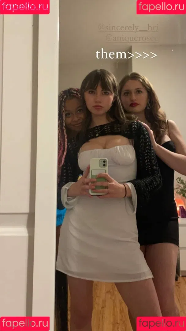 Lauren Donzis Onlyfans Photo Gallery 