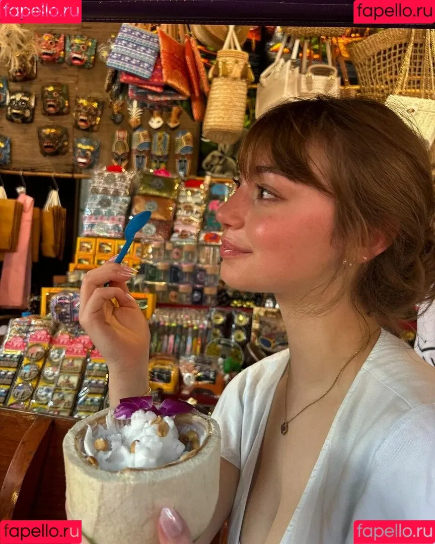 Lauren Donzis Onlyfans Photo Gallery 