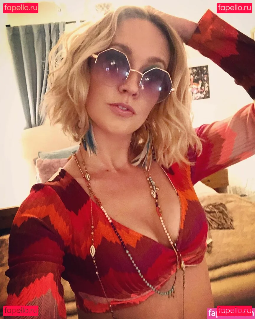 Anna Camp Onlyfans Photo Gallery 