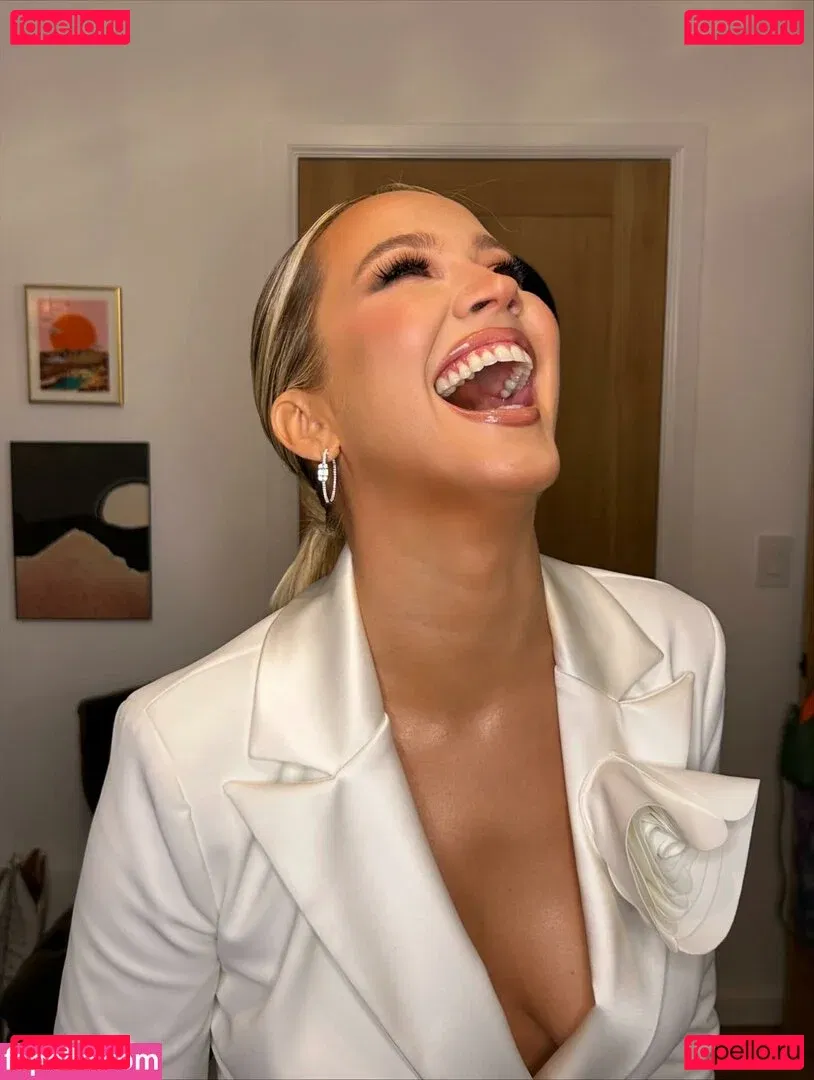 Anna Camp Onlyfans Photo Gallery 