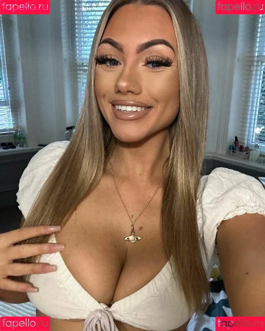 Abi Greasley Onlyfans Photo Gallery 