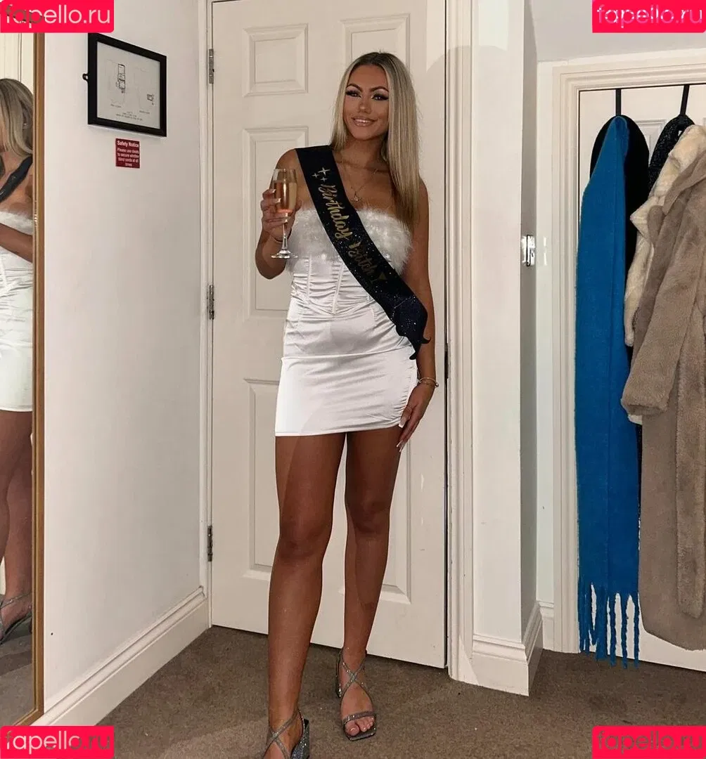 Abi Greasley Onlyfans Photo Gallery 