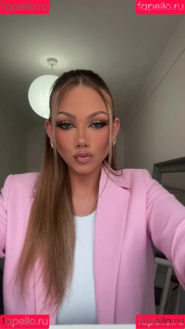 Abi Greasley Onlyfans Photo Gallery 