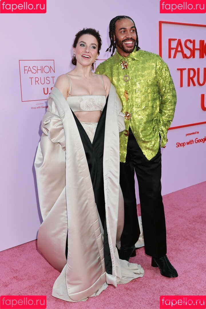 Sophia Bush Onlyfans Photo Gallery 