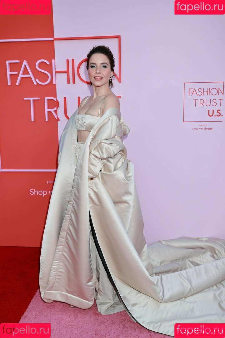 Sophia Bush Onlyfans Photo Gallery 