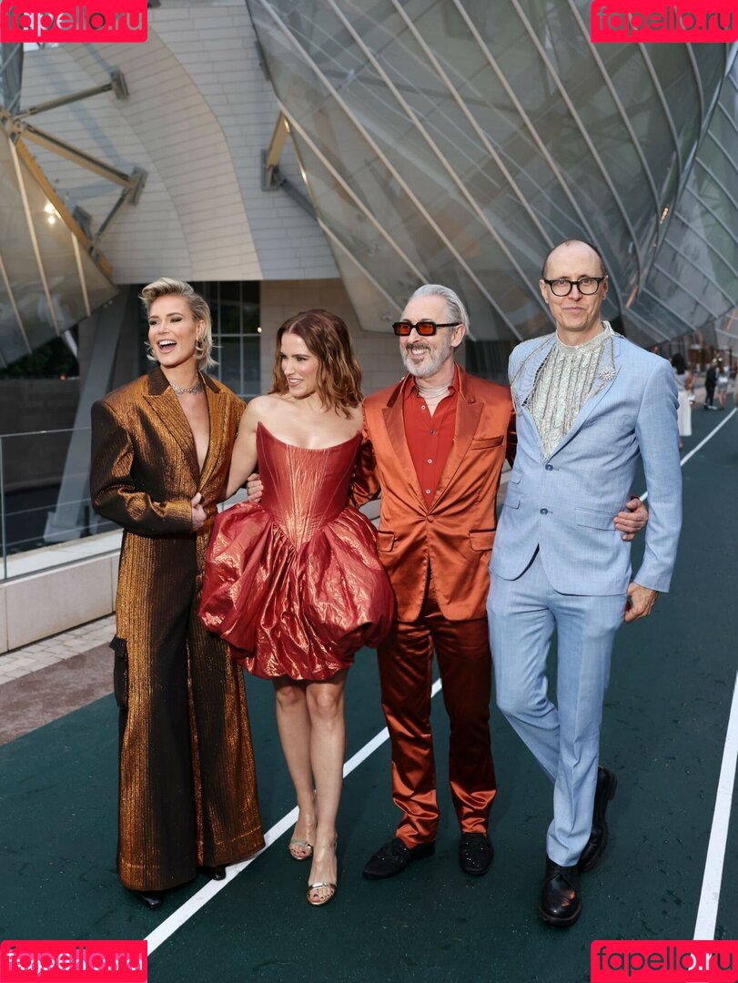 Sophia Bush Onlyfans Photo Gallery 