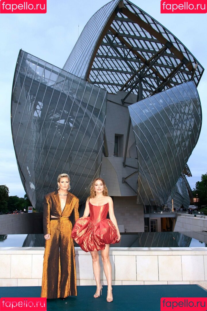 Sophia Bush Onlyfans Photo Gallery 