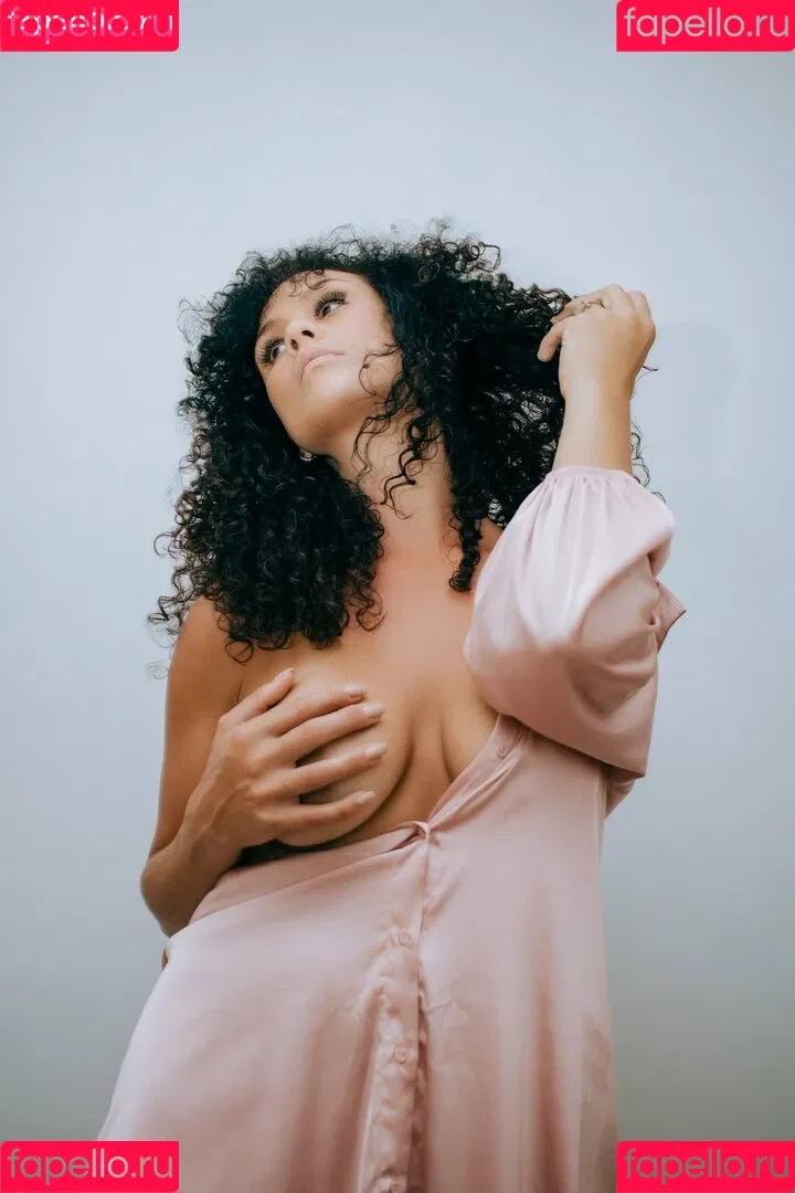 Sarah Ribeiro Onlyfans Photo Gallery 