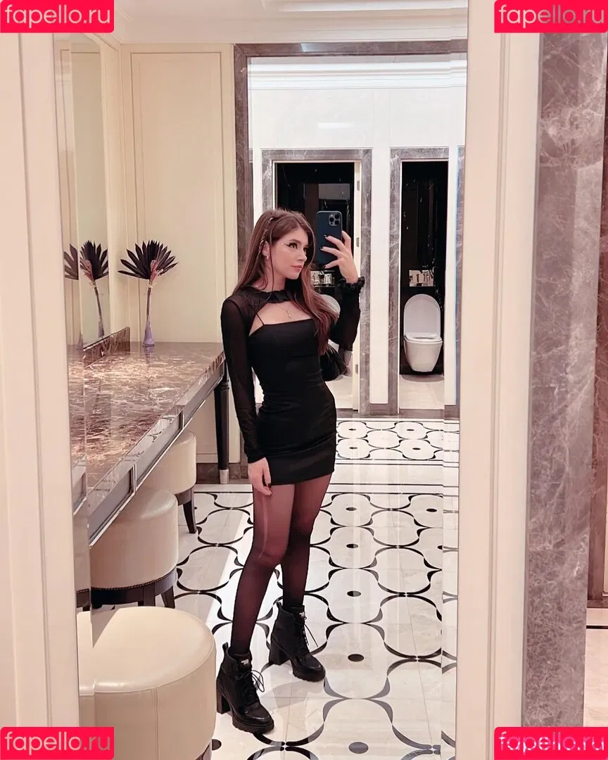 Chrissy Costansa Onlyfans Photo Gallery 