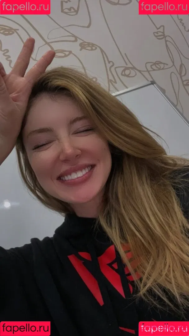 Chrissy Costansa Onlyfans Photo Gallery 