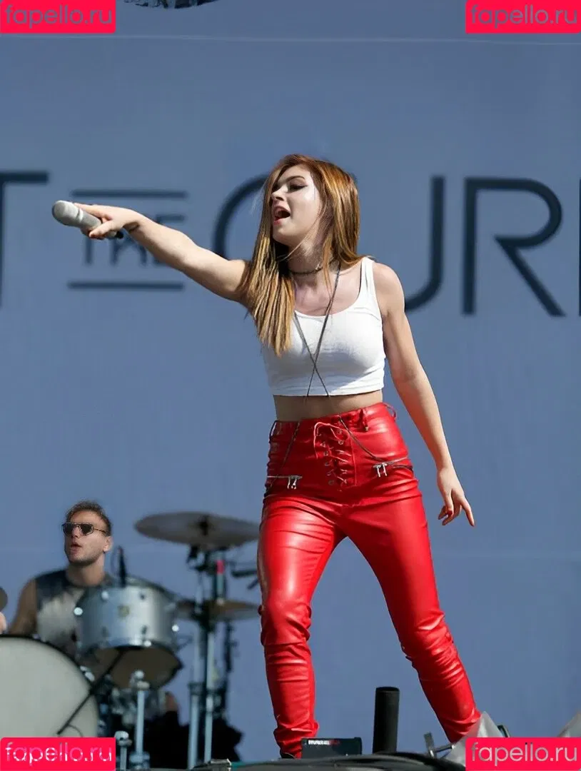 Chrissy Costansa Onlyfans Photo Gallery 