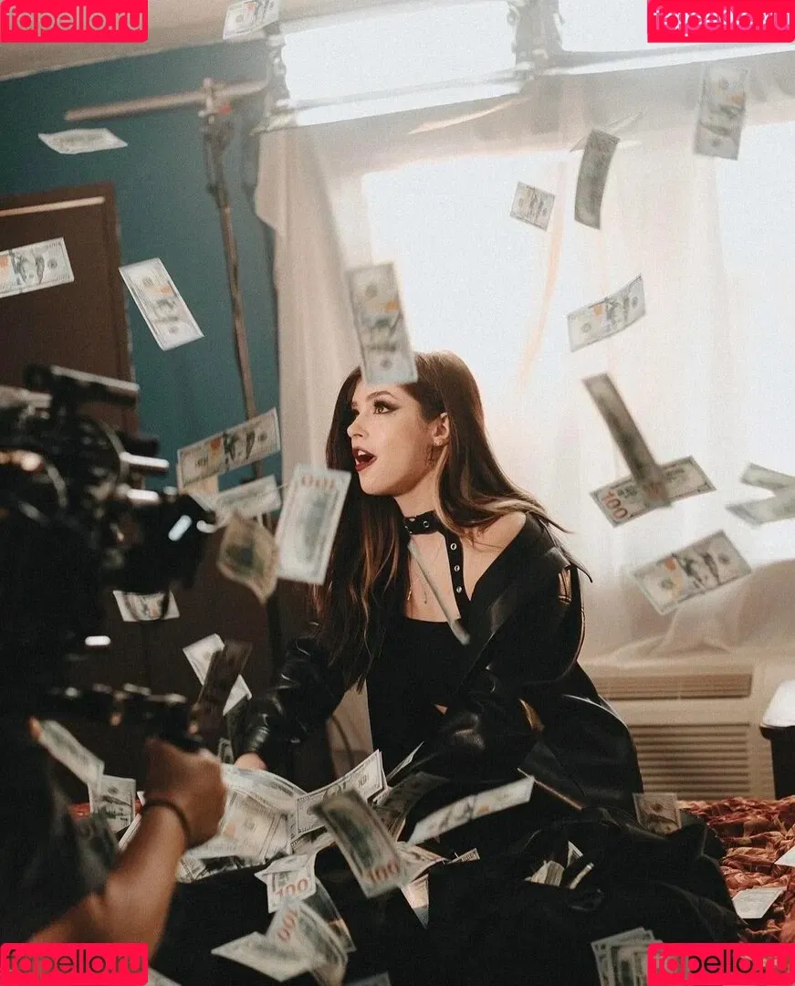 Chrissy Costansa Onlyfans Photo Gallery 