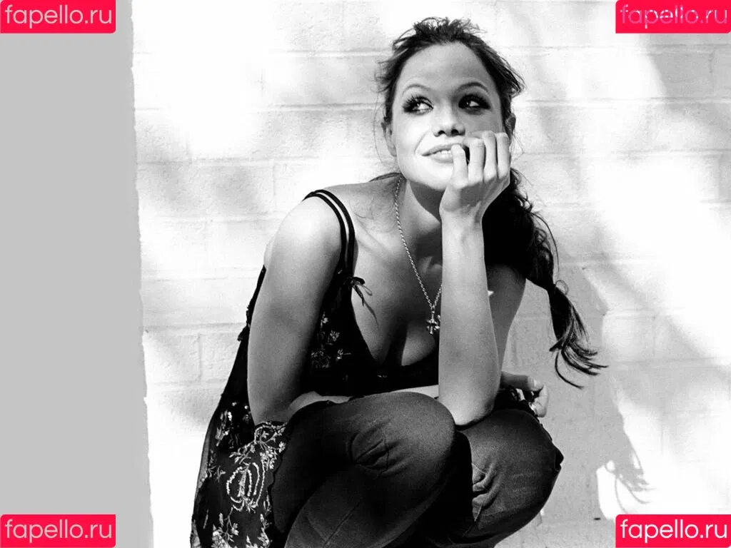 Tammin Sursok Onlyfans Photo Gallery 