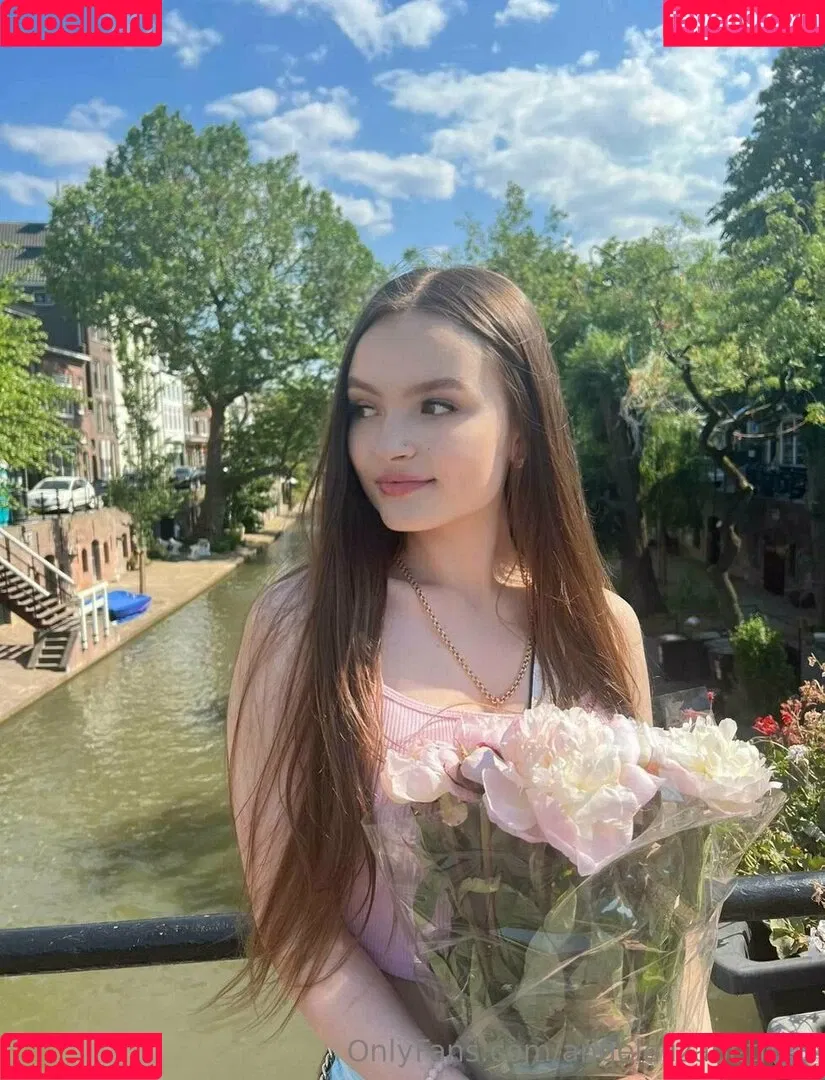 angelelizabeth28 Onlyfans Photo Gallery 