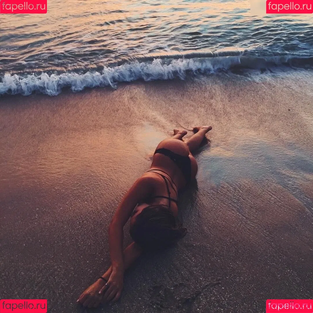 Emily Zeck Onlyfans Photo Gallery 