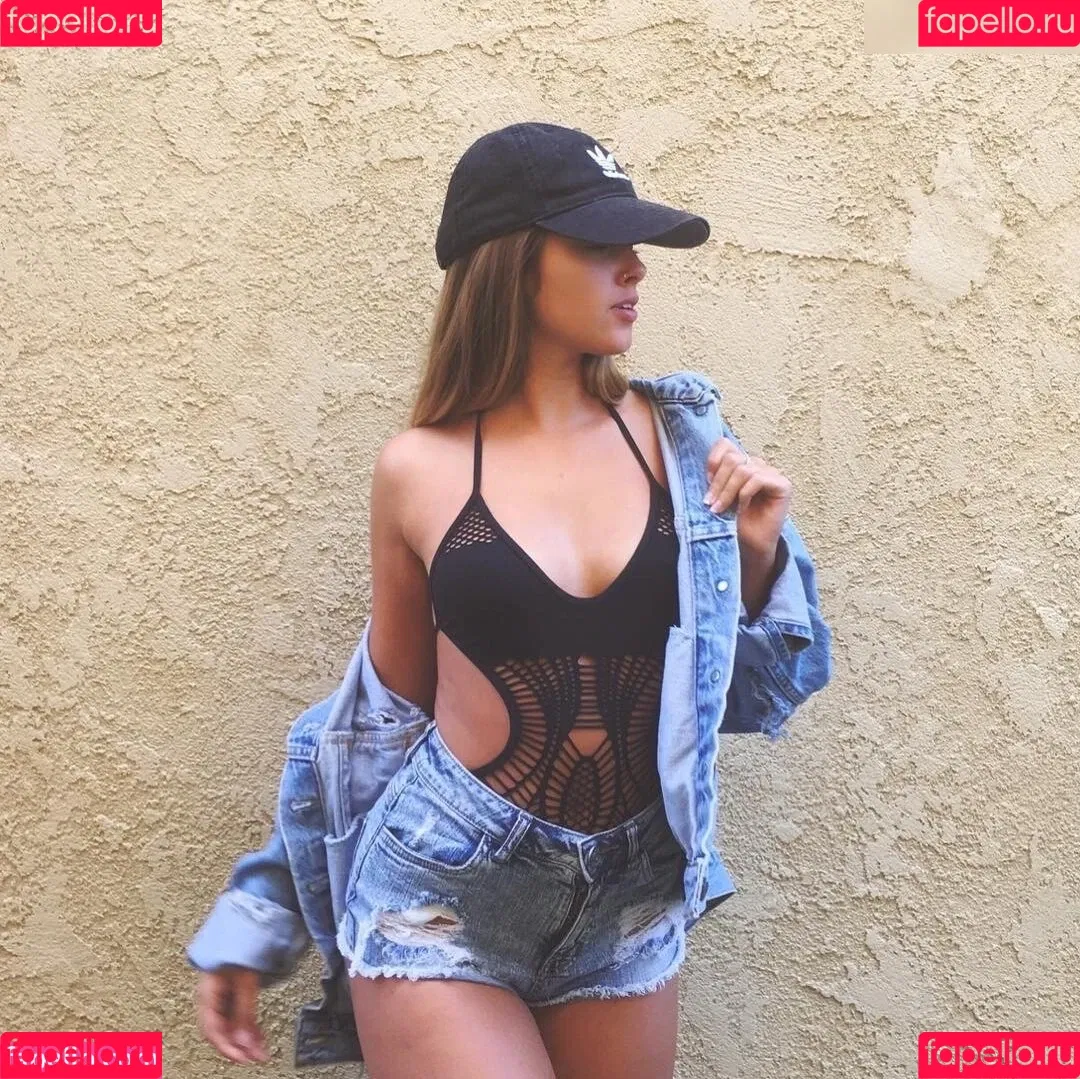 Emily Zeck Onlyfans Photo Gallery 