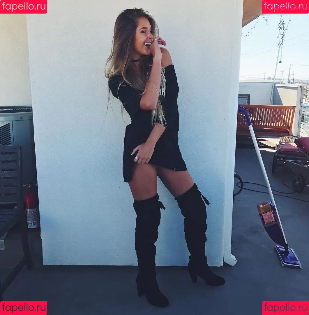 Emily Zeck Onlyfans Photo Gallery 