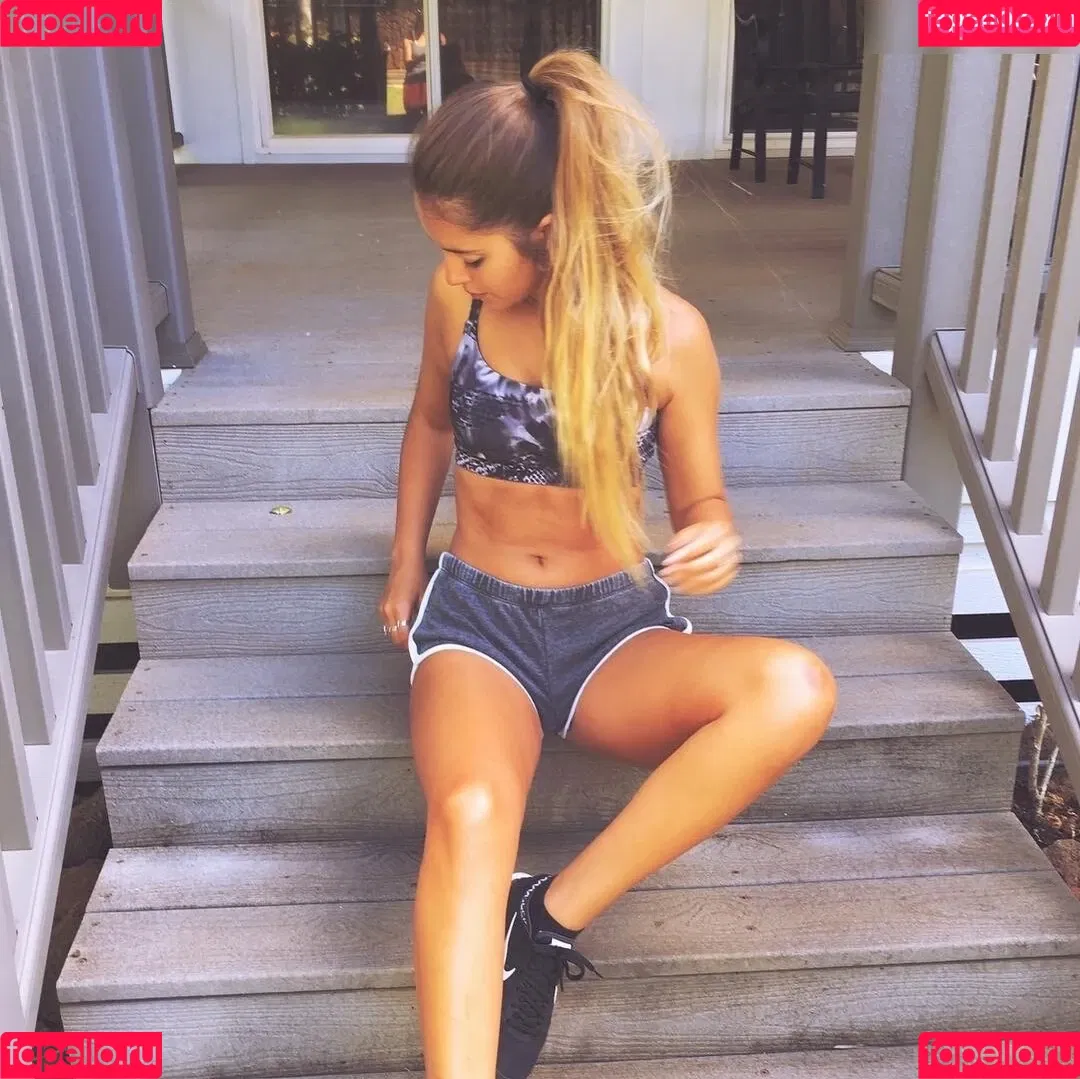 Emily Zeck Onlyfans Photo Gallery 