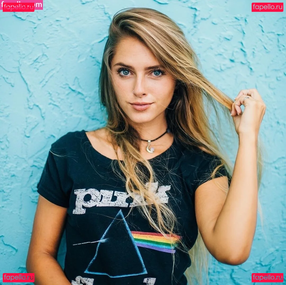 Emily Zeck Onlyfans Photo Gallery 