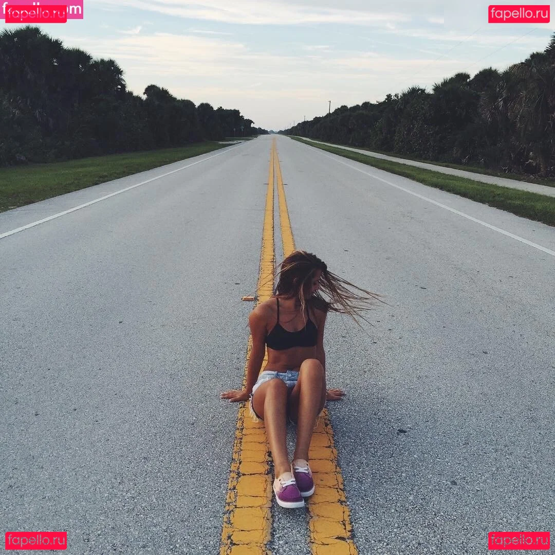 Emily Zeck Onlyfans Photo Gallery 