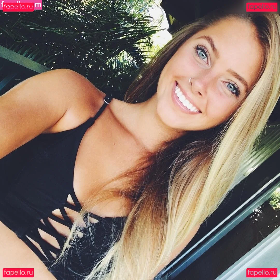 Emily Zeck Onlyfans Photo Gallery 